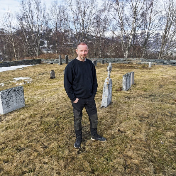 Bilde av Stefan Olsen på gravplassen
